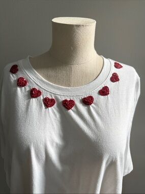 Target A New Day White T Shirt Large Red Heart appliqué